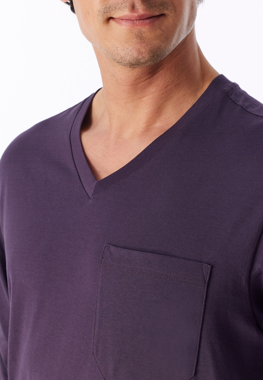 Schiesser Heren Pyjama Lang Comfort Essentials Aubergine V-hals detail 4