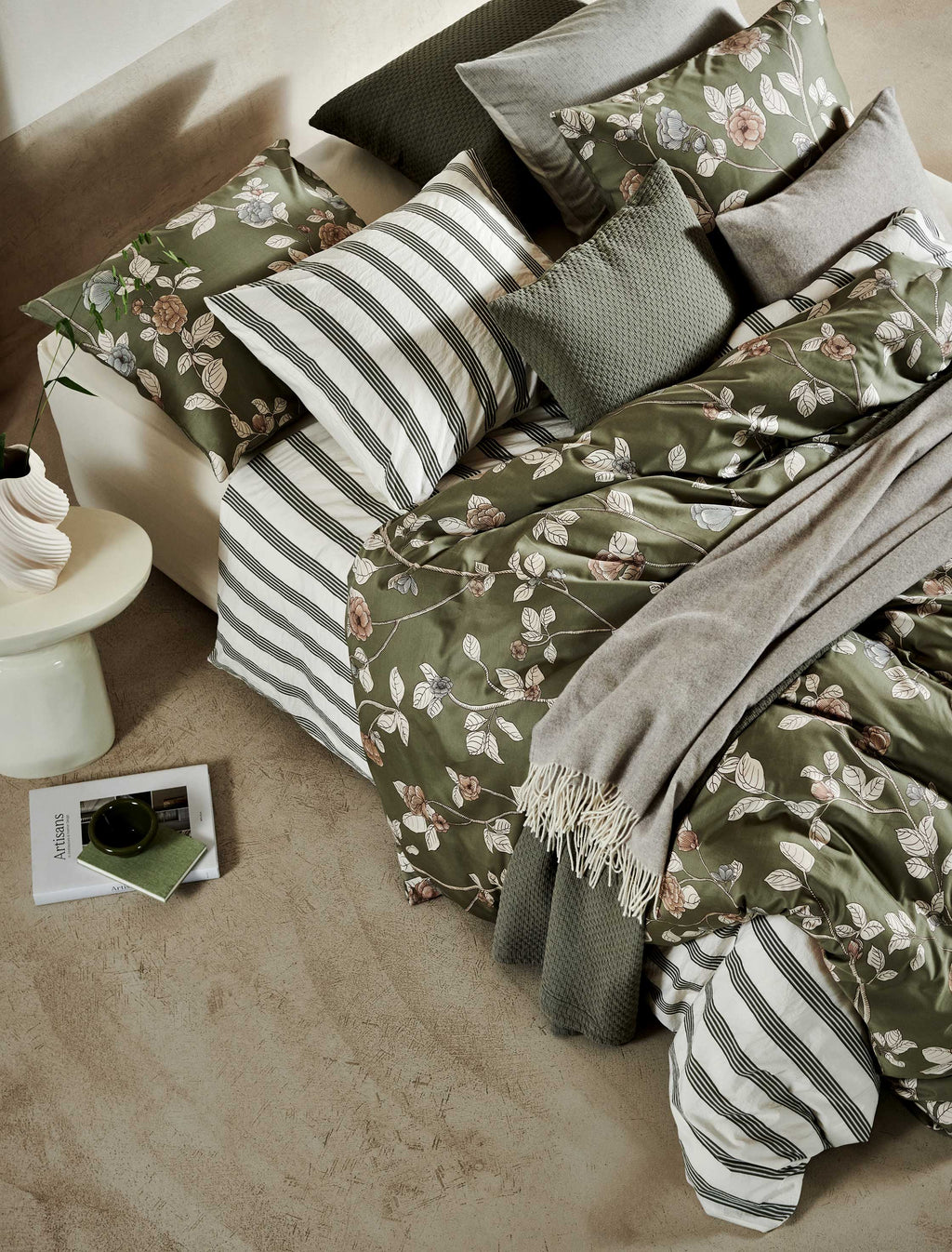 Vandyck Bedsprei Home Serina Stone detail 1