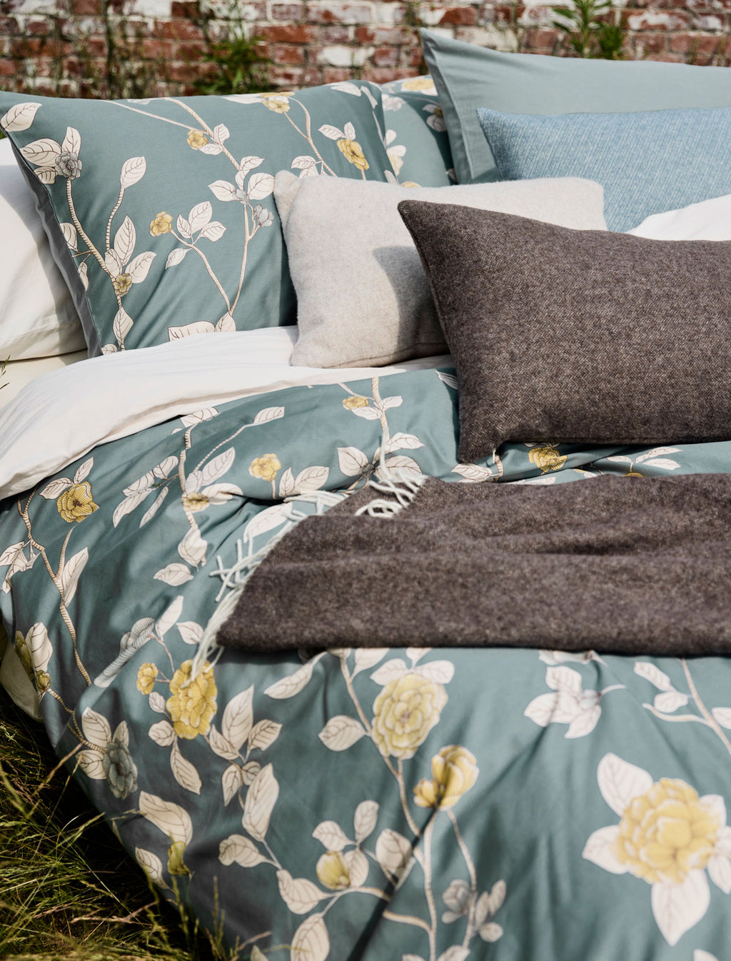 Vandyck Bedsprei Home Serina Stone detail 4