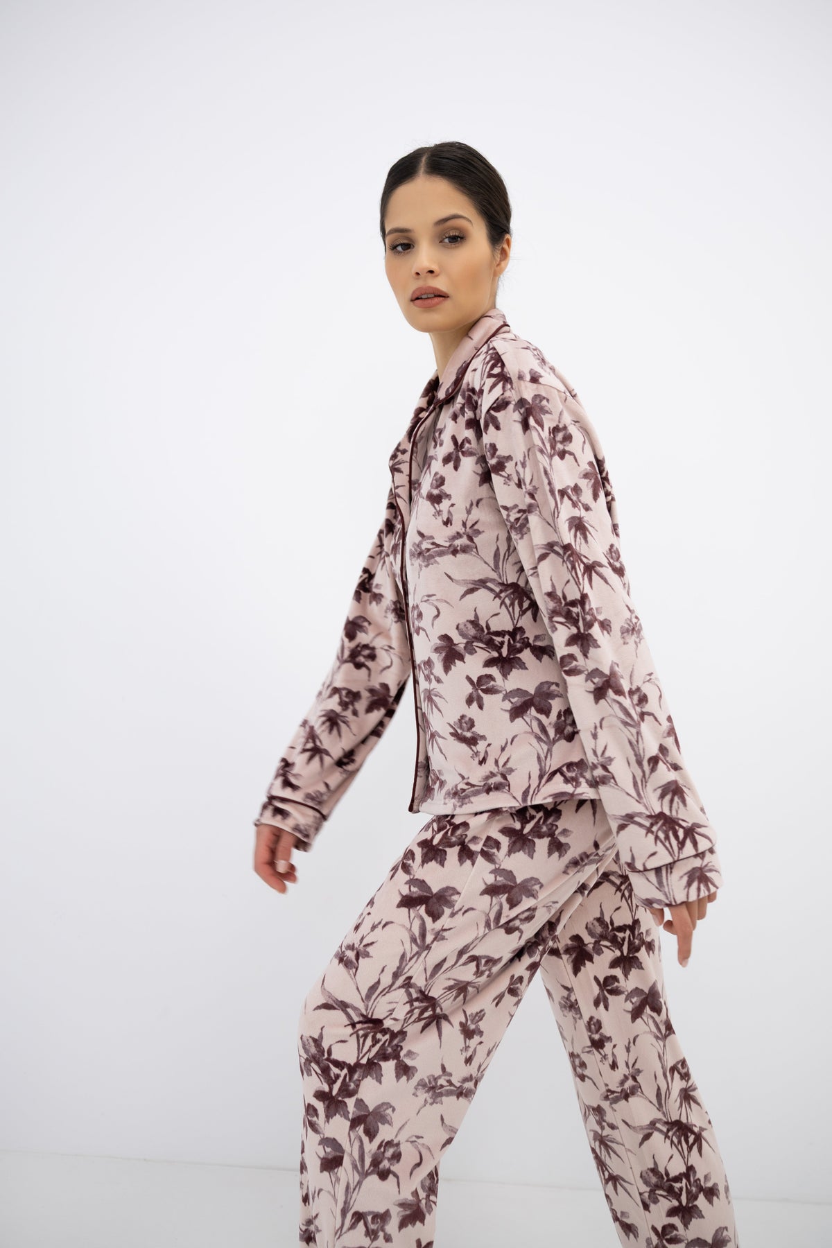 Sensis Pyjama Thalia Poederroze met Bordeaux Bloemen