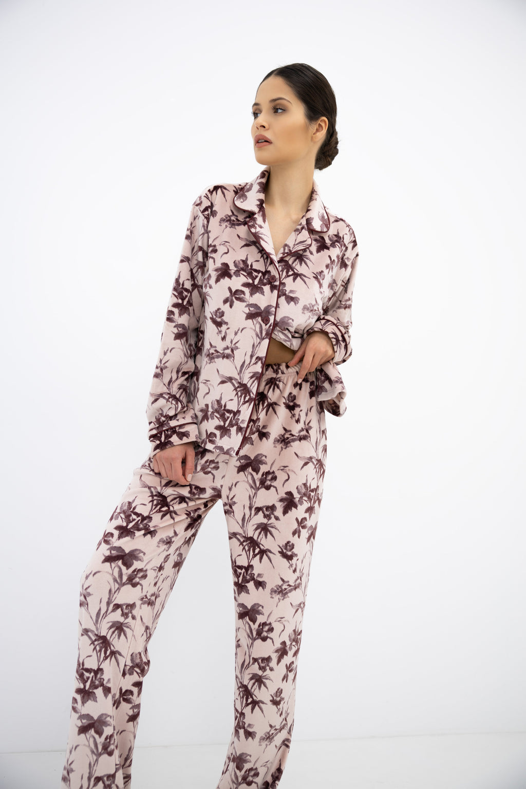 Sensis Pyjama Thalia Poederroze met Bordeaux Bloemen