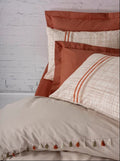 Dekbedovertrek beige pompoms terracotta