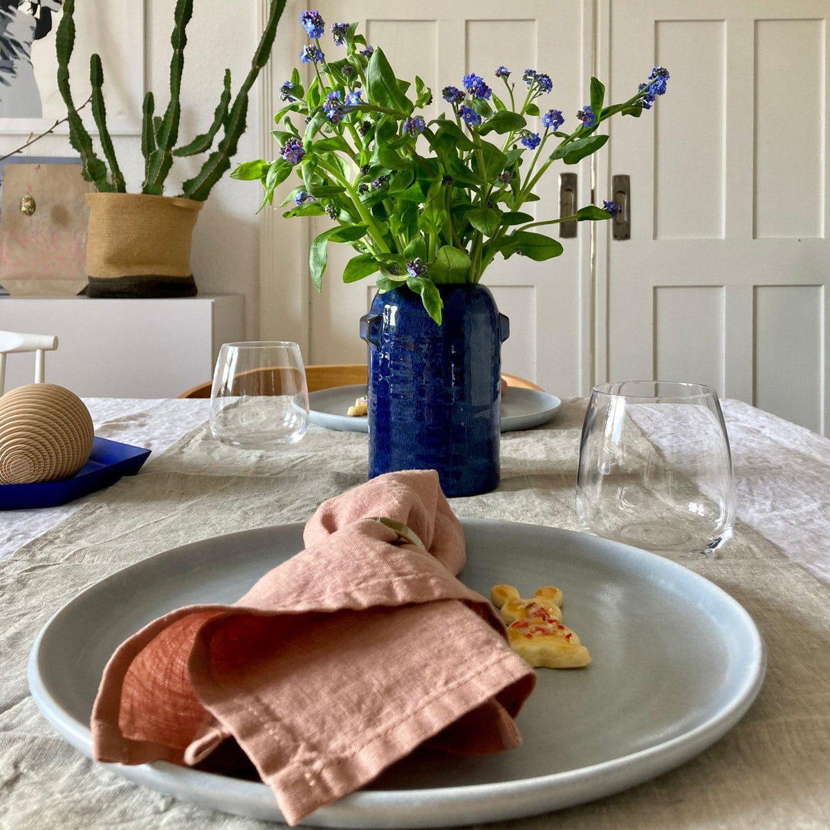 Linen Tales Linnen Servetten Café Crème – gedekte tafel