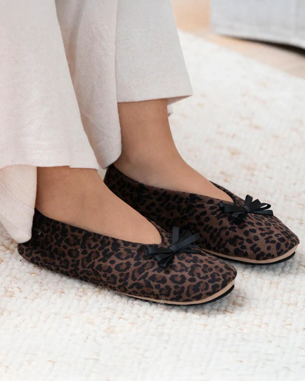 Isotoner Dames Pantoffels Ballerina Luipaard